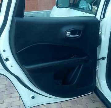 Білий Джип Compass, об'ємом двигуна 2.4 л та пробігом 204 тис. км за 11500 $, фото 18 на Automoto.ua