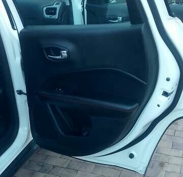 Білий Джип Compass, об'ємом двигуна 2.4 л та пробігом 204 тис. км за 11500 $, фото 13 на Automoto.ua