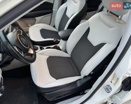 Белый Джип Компас, объемом двигателя 2.4 л и пробегом 120 тыс. км за 15900 $, фото 50 на Automoto.ua