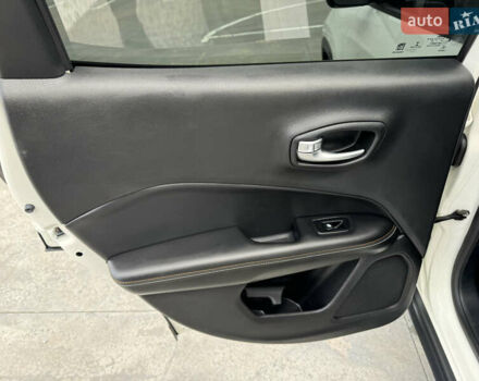 Белый Джип Компас, объемом двигателя 2.4 л и пробегом 162 тыс. км за 11800 $, фото 17 на Automoto.ua