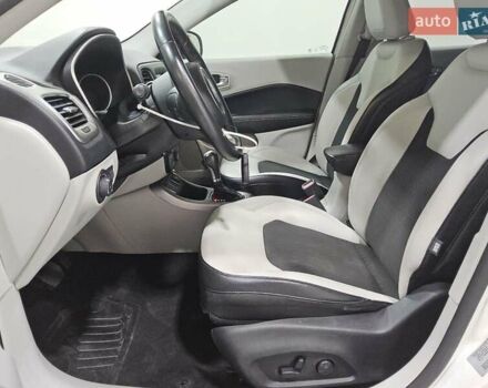 Білий Джип Compass, об'ємом двигуна 2.36 л та пробігом 121 тис. км за 1900 $, фото 6 на Automoto.ua