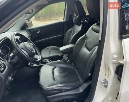 Джип Compass 2017 у Здолбунове на Automoto.ua Білий Джип Compass, об'ємом двигуна 2.36 л та пробігом 140 тис. км за 16200 $, фото 6 на Automoto.ua