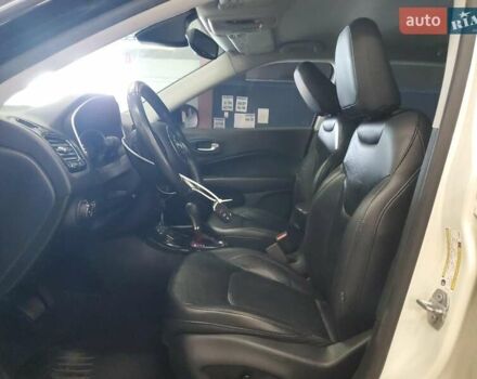 Джип Compass 2017 у Вінниці на Automoto.ua Білий Джип Compass, об'ємом двигуна 2.4 л та пробігом 168 тис. км за 2200 $, фото 6 на Automoto.ua