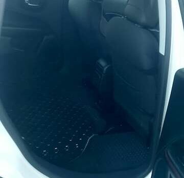 Білий Джип Compass, об'ємом двигуна 2.4 л та пробігом 204 тис. км за 11500 $, фото 15 на Automoto.ua