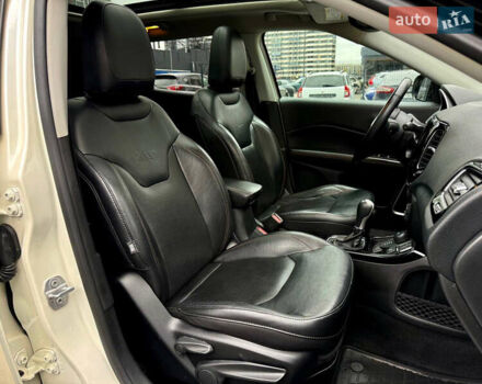 Белый Джип Компас, объемом двигателя 2.4 л и пробегом 71 тыс. км за 16900 $, фото 40 на Automoto.ua