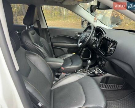 Джип Compass 2017 у Здолбунове на Automoto.ua Білий Джип Compass, об'ємом двигуна 2.36 л та пробігом 140 тис. км за 16200 $, фото 3 на Automoto.ua