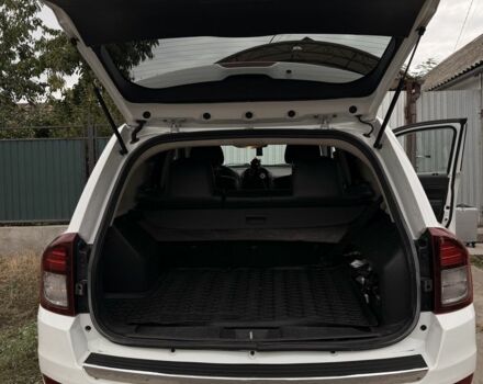 Белый Джип Компас, объемом двигателя 2 л и пробегом 190 тыс. км за 11500 $, фото 4 на Automoto.ua