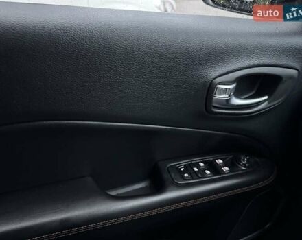 Джип Компас 2018 в Днепре (Днепропетровске) на Automoto.ua Белый Джип Компас, объемом двигателя 2.36 л и пробегом 112 тыс. км за 16300 $, фото 11 на Automoto.ua