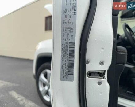 Білий Джип Compass, об'ємом двигуна 2.36 л та пробігом 300 тис. км за 2400 $, фото 9 на Automoto.ua