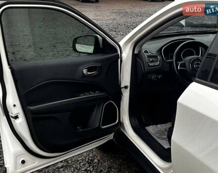 Белый Джип Компас, объемом двигателя 2.4 л и пробегом 225 тыс. км за 10700 $, фото 6 на Automoto.ua