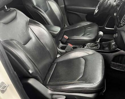 Белый Джип Компас, объемом двигателя 2.4 л и пробегом 225 тыс. км за 10700 $, фото 26 на Automoto.ua