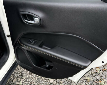 Білий Джип Compass, об'ємом двигуна 2.4 л та пробігом 172 тис. км за 14000 $, фото 11 на Automoto.ua