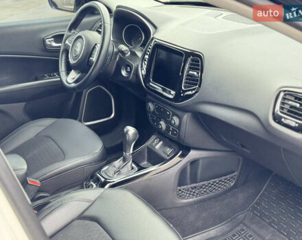 Білий Джип Compass, об'ємом двигуна 2.4 л та пробігом 64 тис. км за 16500 $, фото 6 на Automoto.ua