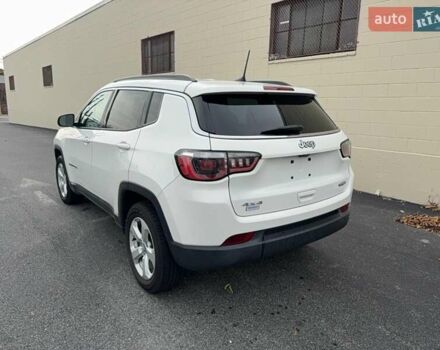 Білий Джип Compass, об'ємом двигуна 2.36 л та пробігом 300 тис. км за 2400 $, фото 2 на Automoto.ua