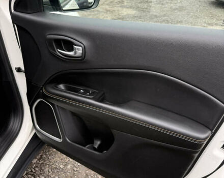 Білий Джип Compass, об'ємом двигуна 2.4 л та пробігом 172 тис. км за 14000 $, фото 9 на Automoto.ua