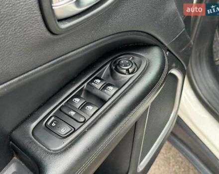 Білий Джип Compass, об'ємом двигуна 2.4 л та пробігом 119 тис. км за 17890 $, фото 12 на Automoto.ua