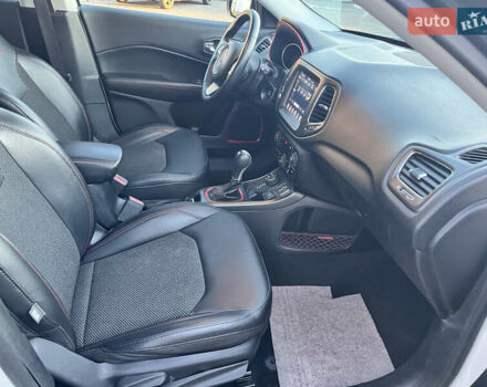 Джип Компас 2019 в Киеве на Automoto.ua Белый Джип Компас, объемом двигателя 2.36 л и пробегом 109 тыс. км за 17500 $, фото 38 на Automoto.ua