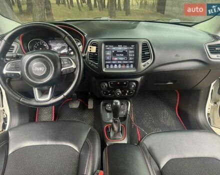 Білий Джип Compass, об'ємом двигуна 2.36 л та пробігом 93 тис. км за 17000 $, фото 11 на Automoto.ua