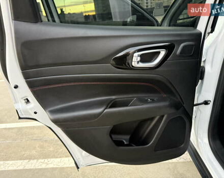 Белый Джип Компас, объемом двигателя 2.36 л и пробегом 45 тыс. км за 21900 $, фото 44 на Automoto.ua