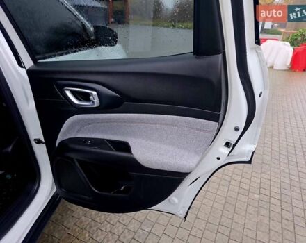 Белый Джип Компас, объемом двигателя 2.36 л и пробегом 28 тыс. км за 22499 $, фото 12 на Automoto.ua