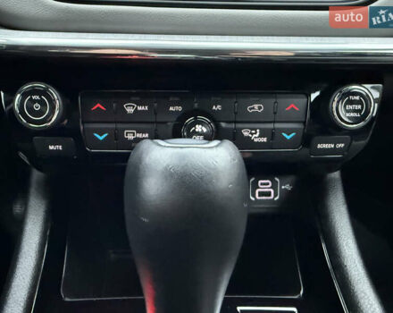 Белый Джип Компас, объемом двигателя 2 л и пробегом 30 тыс. км за 21999 $, фото 35 на Automoto.ua