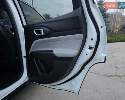 Белый Джип Компас, объемом двигателя 2 л и пробегом 46 тыс. км за 19800 $, фото 39 на Automoto.ua