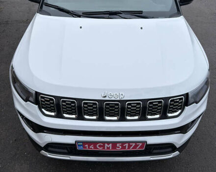 Белый Джип Компас, объемом двигателя 2 л и пробегом 30 тыс. км за 21999 $, фото 1 на Automoto.ua