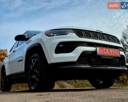 Белый Джип Компас, объемом двигателя 2 л и пробегом 7 тыс. км за 23999 $, фото 2 на Automoto.ua