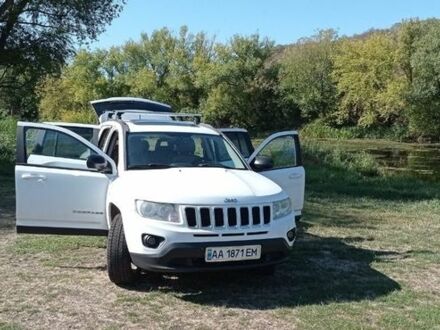 Белый Джип Компас, объемом двигателя 2.36 л и пробегом 198 тыс. км за 10000 $, фото 1 на Automoto.ua