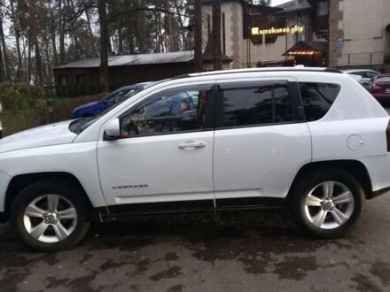 Белый Джип Компас, объемом двигателя 2.36 л и пробегом 296 тыс. км за 9000 $, фото 1 на Automoto.ua