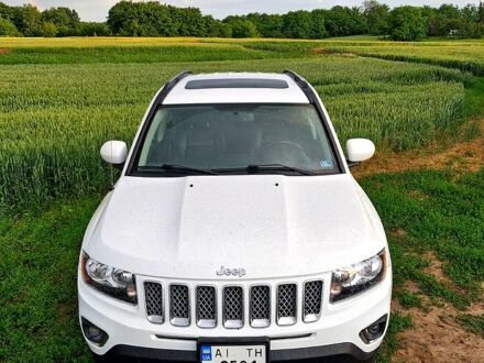 Білий Джип Compass, об'ємом двигуна 2.4 л та пробігом 0 тис. км за 10000 $, фото 1 на Automoto.ua