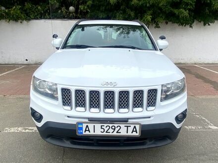 Белый Джип Компас, объемом двигателя 2 л и пробегом 220 тыс. км за 8999 $, фото 1 на Automoto.ua