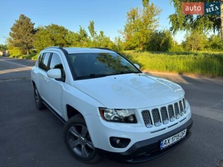 Белый Джип Компас, объемом двигателя 2 л и пробегом 140 тыс. км за 11707 $, фото 1 на Automoto.ua