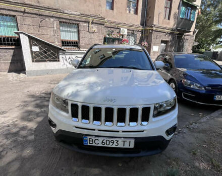 Білий Джип Compass, об'ємом двигуна 2 л та пробігом 150 тис. км за 11000 $, фото 1 на Automoto.ua