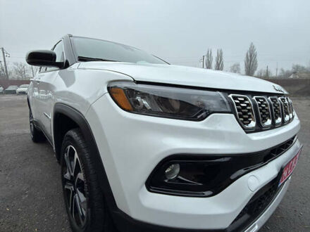 Белый Джип Компас, объемом двигателя 2 л и пробегом 30 тыс. км за 21999 $, фото 1 на Automoto.ua
