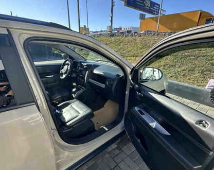 Бежевий Джип Compass, об'ємом двигуна 2 л та пробігом 80 тис. км за 12500 $, фото 3 на Automoto.ua