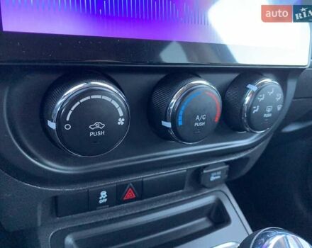 Чорний Джип Compass, об'ємом двигуна 2.36 л та пробігом 145 тис. км за 11690 $, фото 18 на Automoto.ua