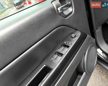 Чорний Джип Compass, об'ємом двигуна 2.4 л та пробігом 115 тис. км за 8990 $, фото 35 на Automoto.ua