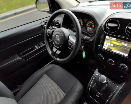 Чорний Джип Compass, об'ємом двигуна 2.4 л та пробігом 115 тис. км за 8990 $, фото 52 на Automoto.ua