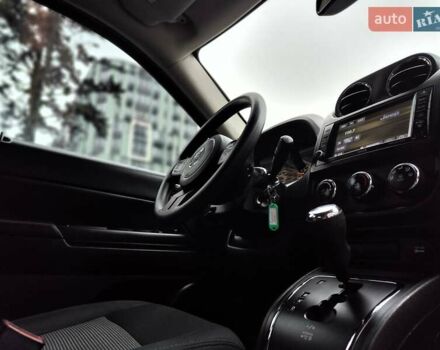 Чорний Джип Compass, об'ємом двигуна 2.4 л та пробігом 115 тис. км за 8990 $, фото 51 на Automoto.ua