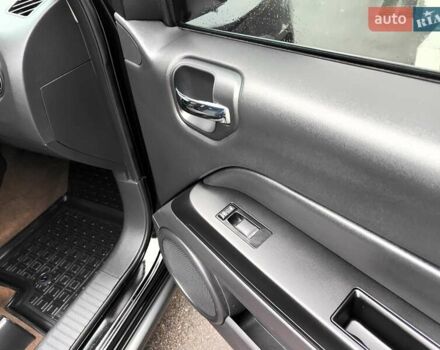 Чорний Джип Compass, об'ємом двигуна 2.4 л та пробігом 115 тис. км за 8990 $, фото 49 на Automoto.ua