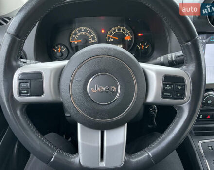 Чорний Джип Compass, об'ємом двигуна 2.4 л та пробігом 211 тис. км за 11500 $, фото 13 на Automoto.ua