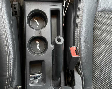 Чорний Джип Compass, об'ємом двигуна 2.4 л та пробігом 211 тис. км за 11500 $, фото 18 на Automoto.ua