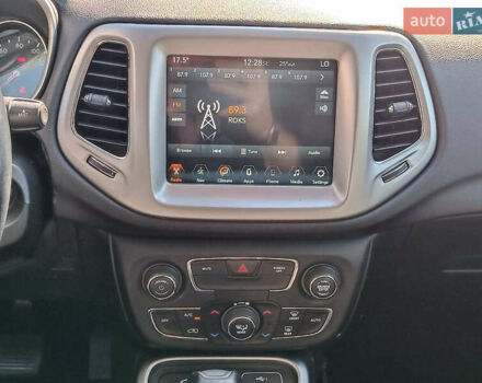 Черный Джип Компас, объемом двигателя 2.4 л и пробегом 93 тыс. км за 15490 $, фото 16 на Automoto.ua