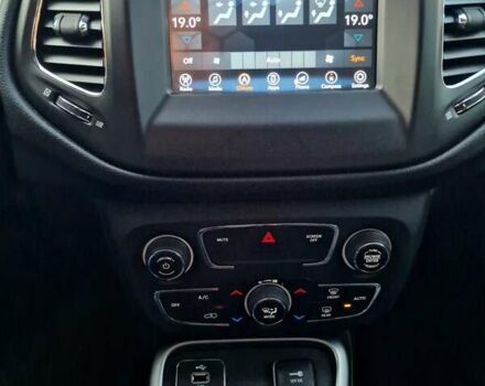 Черный Джип Компас, объемом двигателя 2.36 л и пробегом 98 тыс. км за 12800 $, фото 64 на Automoto.ua