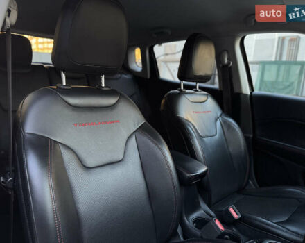 Джип Compass 2019 у Луцьку на Automoto.ua Чорний Джип Compass, об'ємом двигуна 2 л та пробігом 231 тис. км за 18999 $, фото 31 на Automoto.ua