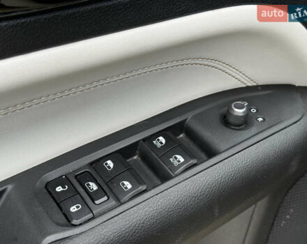 Джип Compass 2022 у Києві на Automoto.ua Чорний Джип Compass, об'ємом двигуна 2.36 л та пробігом 62 тис. км за 21900 $, фото 43 на Automoto.ua