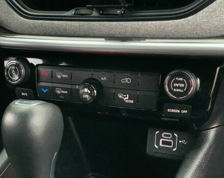 Чорний Джип Compass, об'ємом двигуна 2 л та пробігом 48 тис. км за 22855 $, фото 17 на Automoto.ua