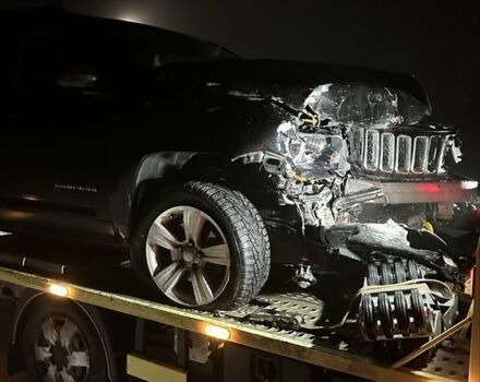 Чорний Джип Compass, об'ємом двигуна 2.4 л та пробігом 145 тис. км за 5500 $, фото 1 на Automoto.ua