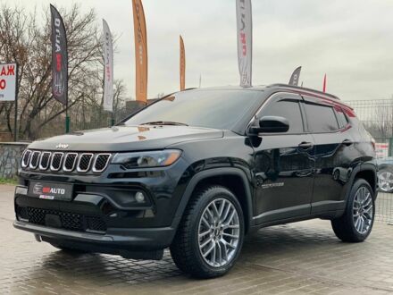 Черный Джип Компас, объемом двигателя 2 л и пробегом 48 тыс. км за 22855 $, фото 1 на Automoto.ua